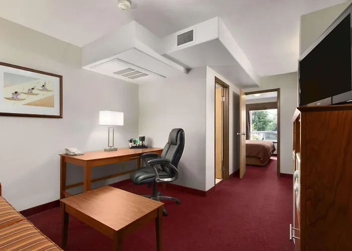 3 star hotels Super 8 By Wyndham Yellowknife